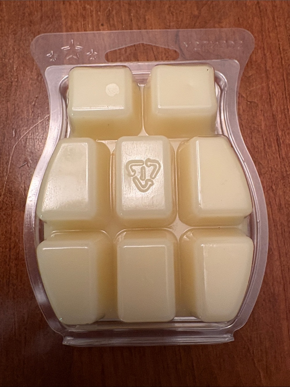 Sale today Scentsy Sand Dollar Plug-In Warmer with “just Breathe” Scentsy bar - Picture 7 of 9